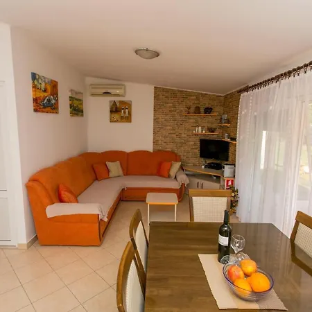 Holiday home Family Friendly House With A Swimming Pool Radosic, Zagora - 15891