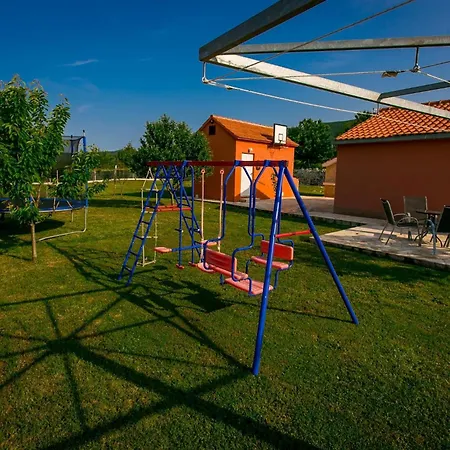 Family Friendly House With A Swimming Pool Radosic, Zagora - 15891 Сasa de vacaciones Radosic (Lecevica)